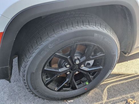 New 2026 Jeep Grand Cherokee Altitude image 7