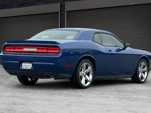 Used 2010 Dodge Challenger R/T image 4