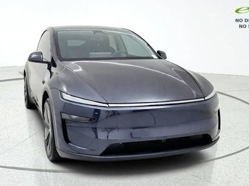 Used 2026 Tesla Model Y AWD image 2