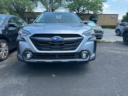 Used 2024 Subaru Outback Premium AWD/4WD image 3