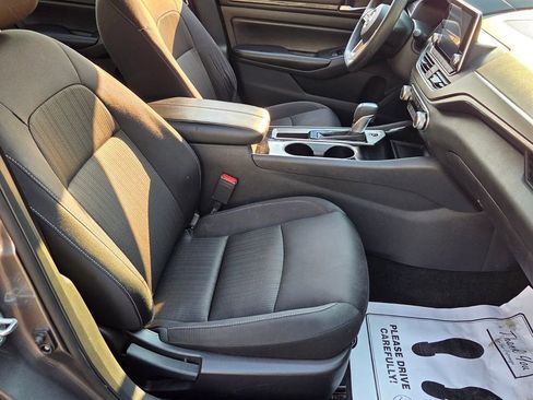 Used 2024 Nissan Altima 2.5 SV image 15