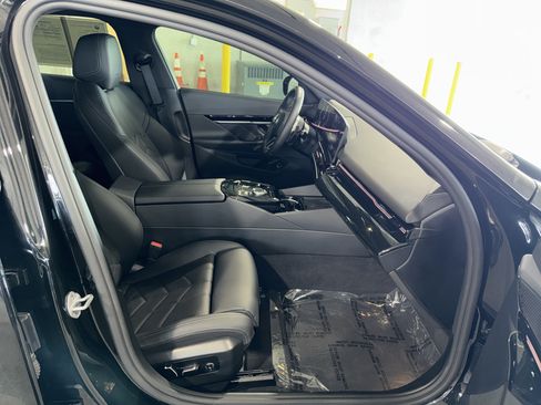 Used 2025 BMW 530i w/ M Sport Package RWD image 10