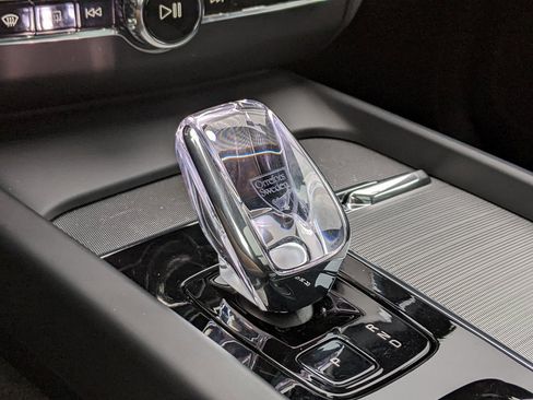 Certified 2024 Volvo XC60 T8 Ultimate w/ Climate Package image 19