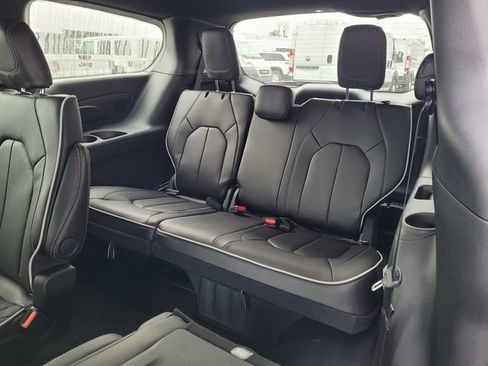 New 2026 Chrysler Pacifica Limited w/ S Appearance Package image 7