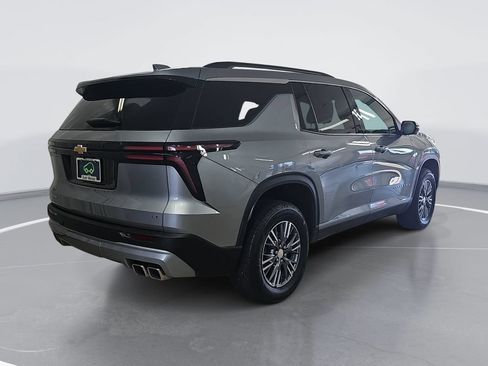 Certified 2024 Chevrolet Traverse LT w/ Trailering Package FWD image 3