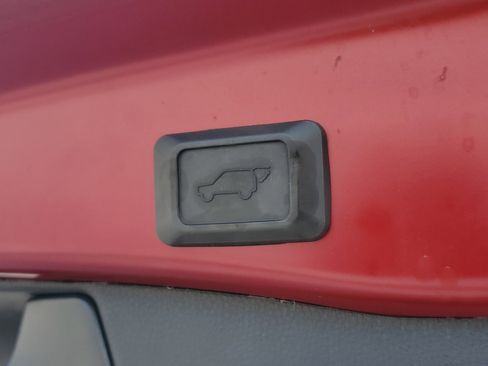 Certified 2021 Toyota RAV4 XLE w/ Convenience Package image 10