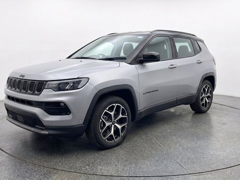 Used 2025 Jeep Compass Limited AWD/4WD image 3