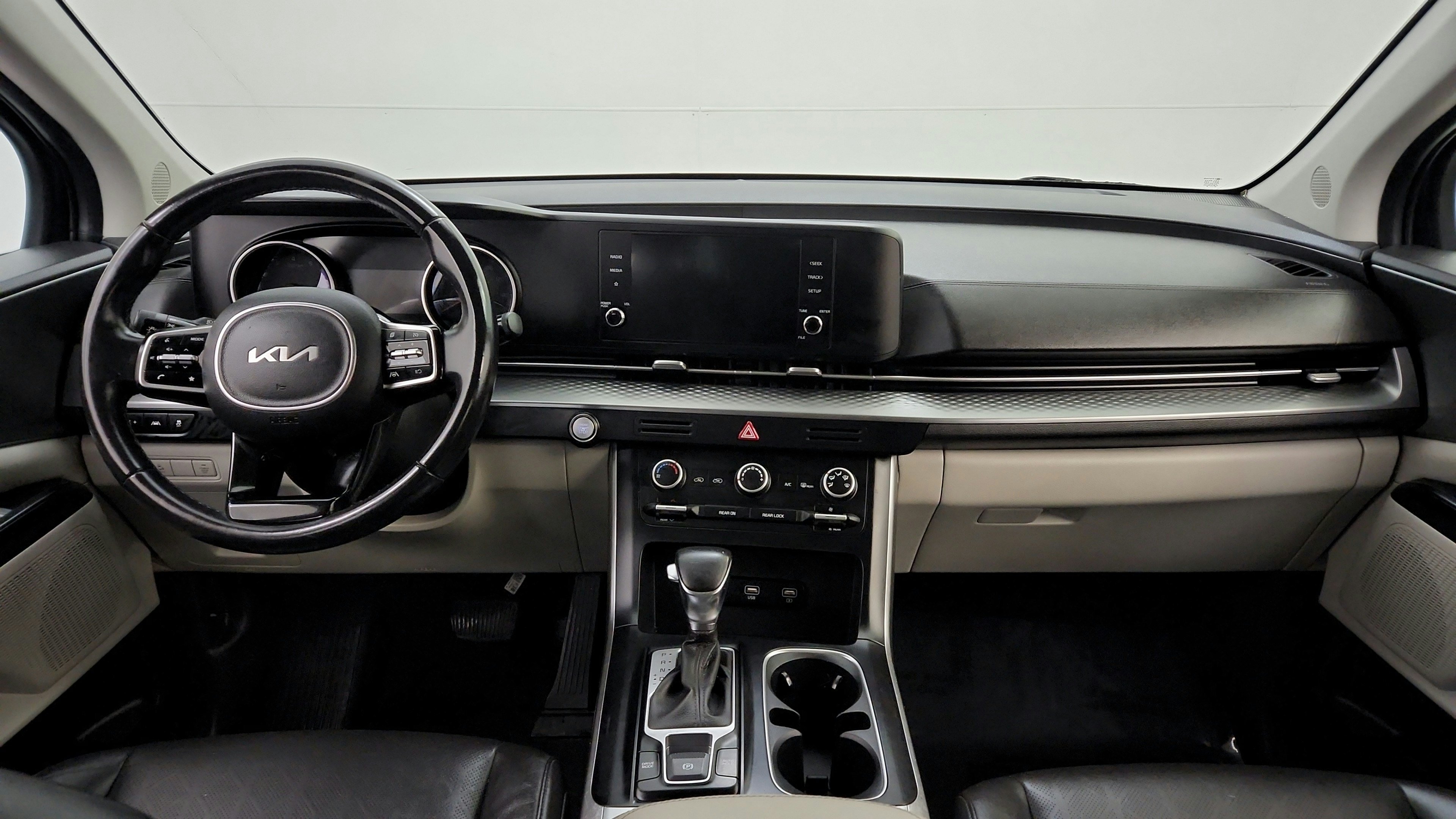 Used 2022 Kia Carnival LX FWD image 11
