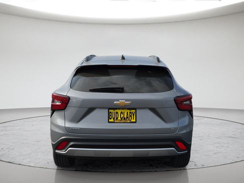 Used 2025 Chevrolet Trax LT w/ LT Convenience Package FWD image 9