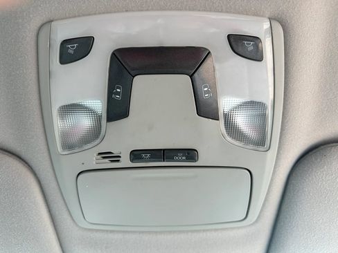 Used 2011 Toyota Sienna LE FWD image 17