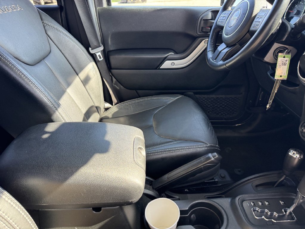 Used 2018 Jeep Wrangler Unlimited Sahara w/ Connectivity Group AWD/4WD image 8