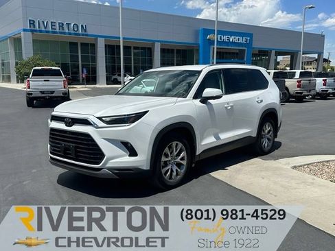Used 2025 Toyota Grand Highlander AWD image 1