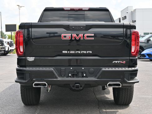 Used 2025 GMC Sierra 1500 AT4 w/ AT4 Premium Package AWD/4WD image 11