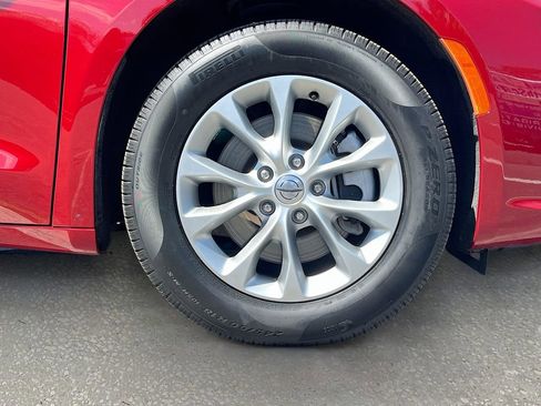 Certified 2025 Chrysler Pacifica Select image 30