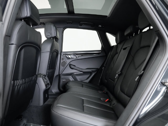 Certified 2026 Porsche Macan AWD/4WD image 26