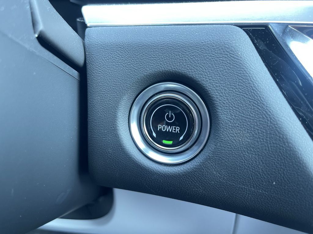 Certified 2024 Cadillac Lyriq Luxury AWD/4WD image 15