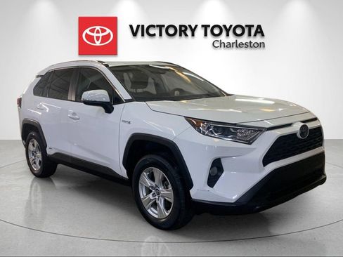 Used 2019 Toyota RAV4 XLE AWD/4WD image 5