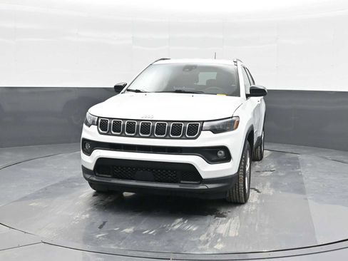 Used 2023 Jeep Compass Latitude image 8