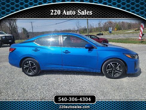 Used 2025 Nissan Sentra SV image 1