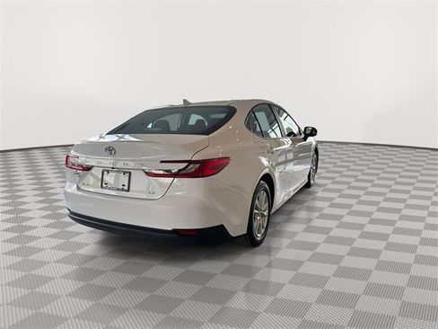 Used 2025 Toyota Camry LE image 11