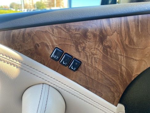 Used 2024 Nissan Armada SL w/ Captain's Chairs Package image 12