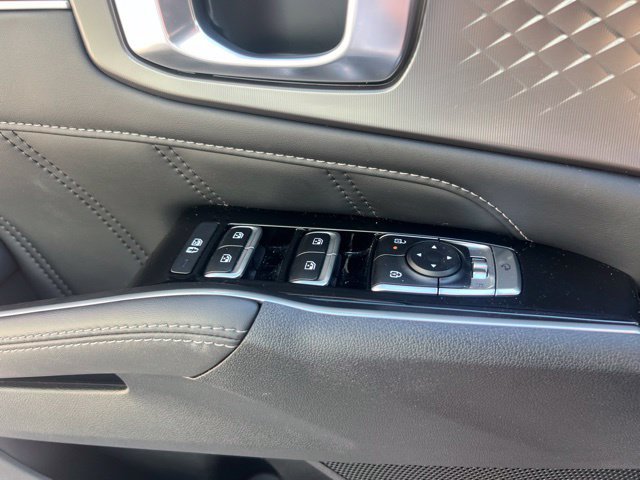 Used 2025 Kia Sorento SX FWD image 13