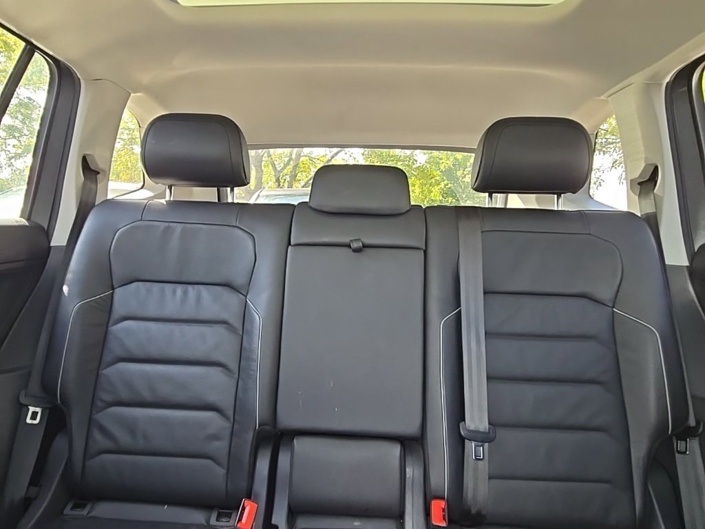 Used 2018 Volkswagen Tiguan SEL Premium AWD/4WD image 28