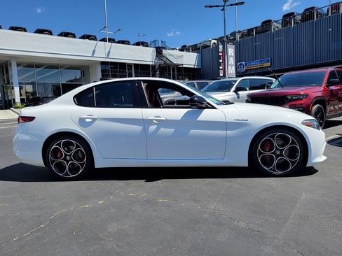 Used 2022 Alfa Romeo Giulia Veloce RWD image 29