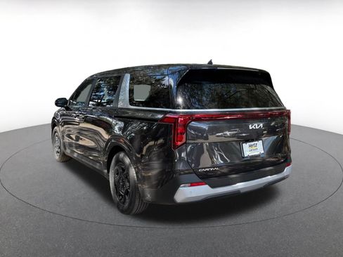 Used 2026 Kia Carnival FWD image 5