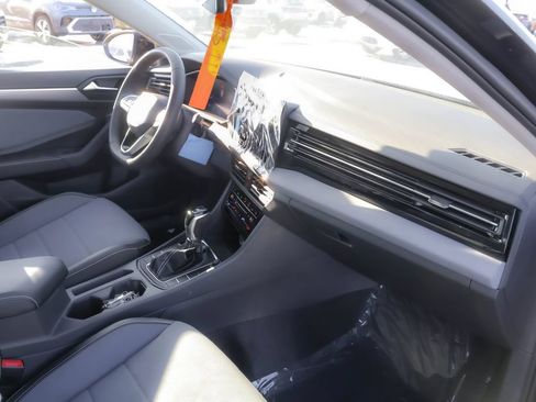 New 2026 Volkswagen Jetta SE FWD image 38