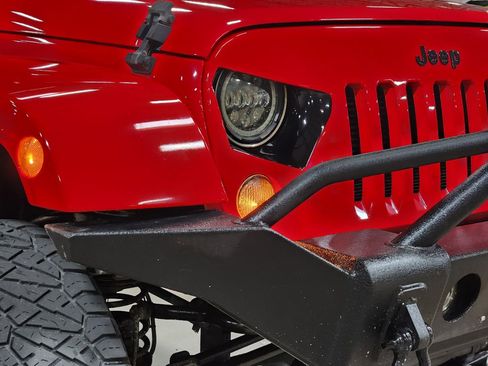 Used 2017 Jeep Wrangler Unlimited Sahara w/ Connectivity Group AWD/4WD image 13