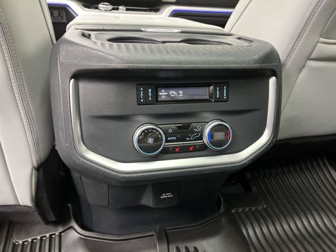 Used 2025 Ford Expedition Platinum w/ Platinum Ultimate Package AWD/4WD image 16