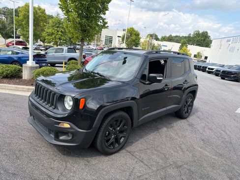 Used 2017 Jeep Renegade Altitude FWD image 5
