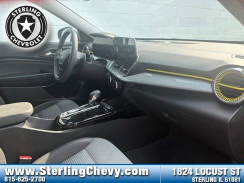 Used 2025 Chevrolet Trax LT FWD image 11