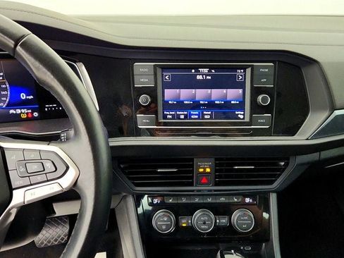 Used 2024 Volkswagen Jetta SE FWD image 14