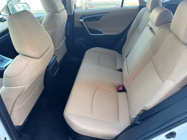 Used 2021 Toyota RAV4 LE AWD/4WD image 19