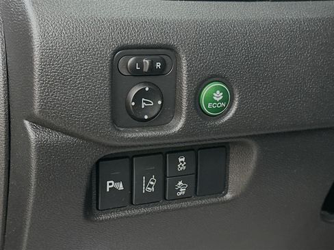 Used 2018 Honda Pilot Touring image 10