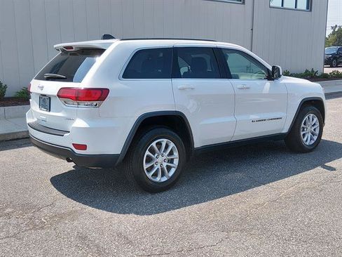 Used 2022 Jeep Grand Cherokee Laredo E RWD image 3
