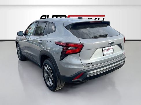 Used 2024 Chevrolet Trax RS FWD image 5