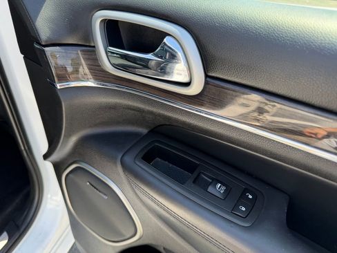 Used 2018 Jeep Grand Cherokee Overland AWD/4WD image 31