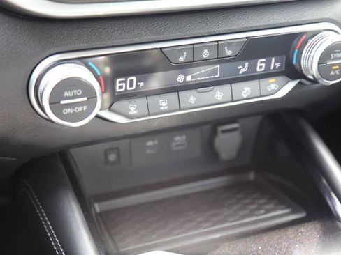 Used 2025 Nissan Altima 2.5 SL FWD image 13
