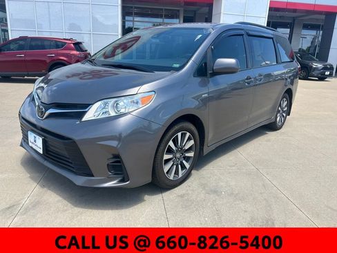 Used 2020 Toyota Sienna LE AWD/4WD image 2