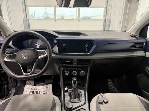 Used 2023 Volkswagen Taos SE w/ Panoramic Sunroof Package AWD/4WD image 18
