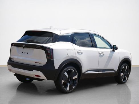 New 2025 Nissan Kicks SR w/ SR Premium Package image 2