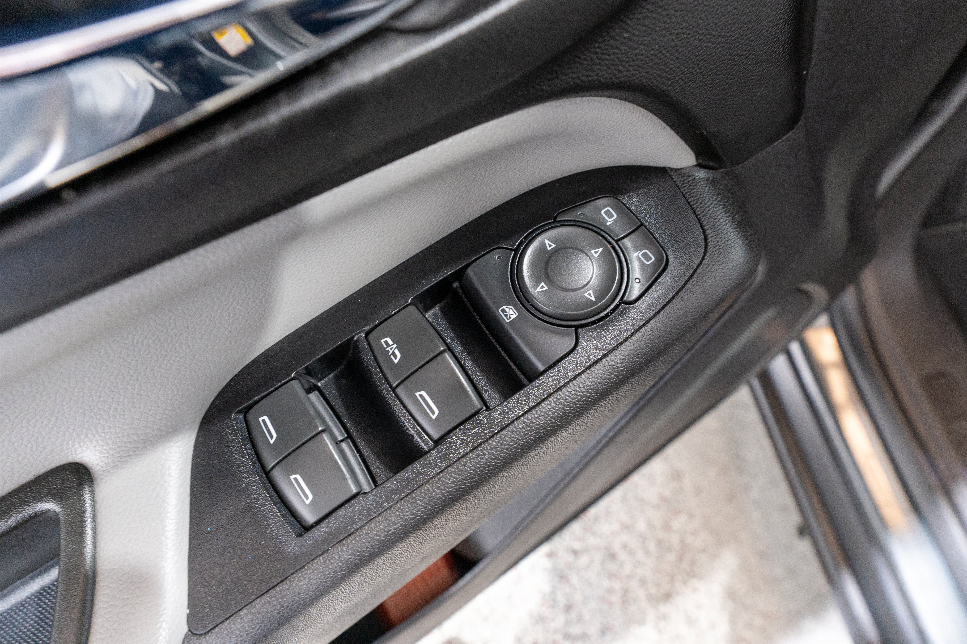 Used 2018 Chevrolet Equinox LS FWD image 13