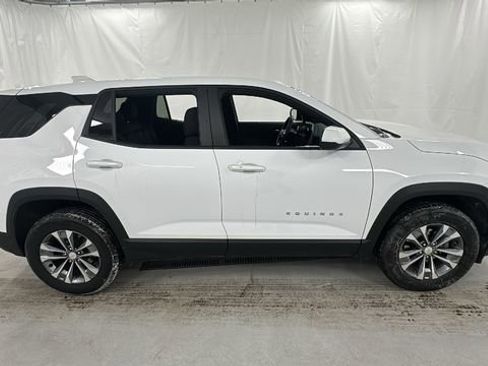 Used 2025 Chevrolet Equinox LT image 2