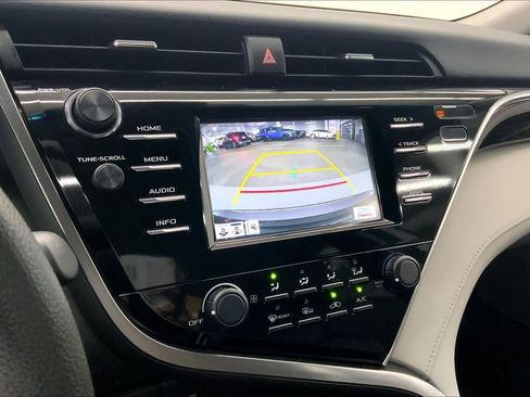 Used 2018 Toyota Camry LE image 24