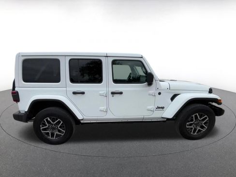 Used 2025 Jeep Wrangler Unlimited Sahara AWD/4WD image 16