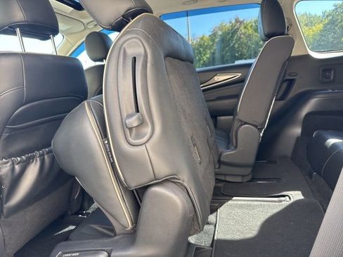 Used 2019 INFINITI QX60 Luxe w/ Essential Package image 16