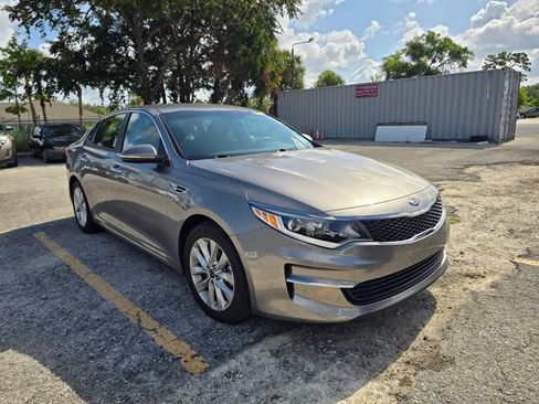 Used 2018 Kia Optima LX w/ 17" Alloy Wheels Package FWD image 7